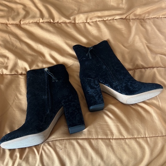 Rebecca Minkoff Bryce Black Embossed Velvet Velour Boots 8M - Picture 4 of 6